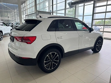 Audi Q3, 2020г, передний привод, робот