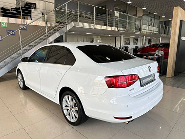 Volkswagen Jetta, 2015г, передний привод, робот