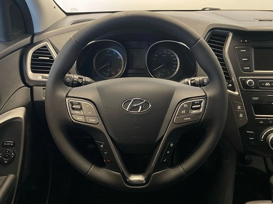 Hyundai Santa Fe, 2016г., полный привод, автомат