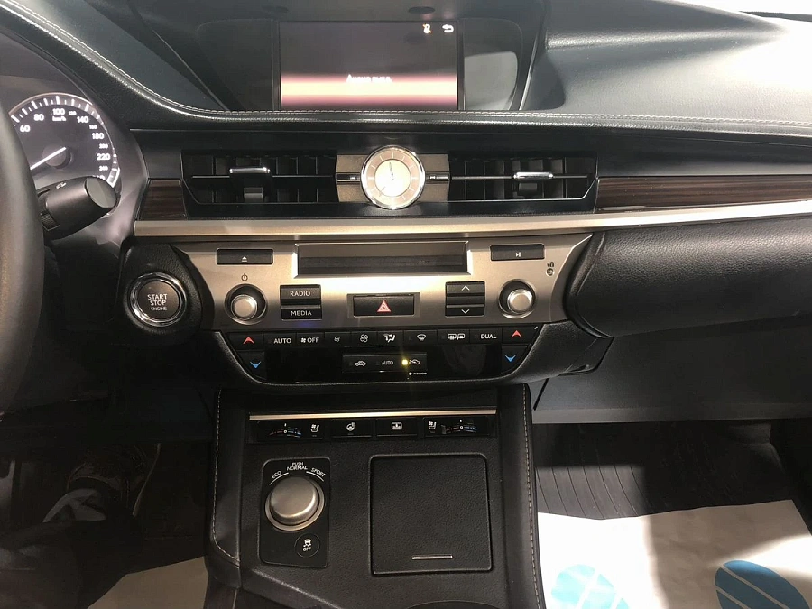 Lexus ES, 2014г., передний привод, автомат