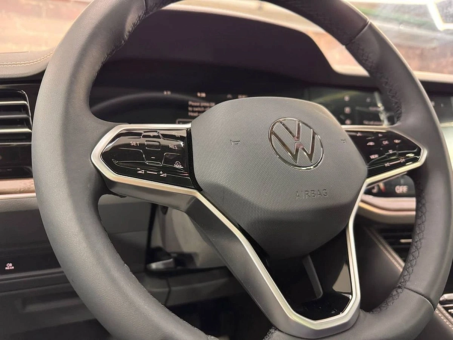 Volkswagen Touareg, 2025г., полный привод, автомат