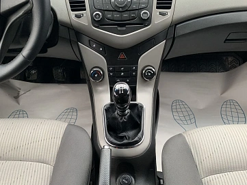 Chevrolet Cruze, 2011г, передний привод, механика