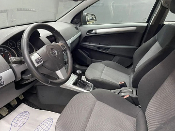 Opel Astra, 2011г, передний привод, механика