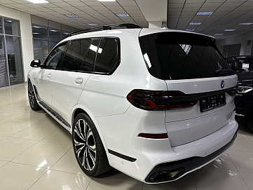 BMW X7, 2023г, полный привод, автомат