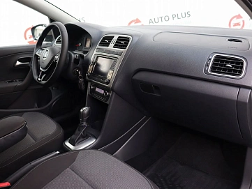 Volkswagen Polo, 2018г, передний привод, автомат