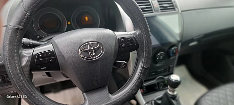 Toyota Corolla, 2012г, передний привод, автомат