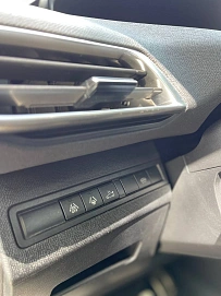 Peugeot 3008, 2022г, передний привод, автомат