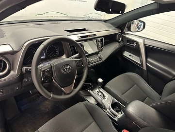 Toyota RAV4, 2018г, передний привод, автомат