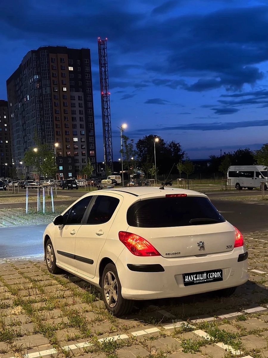 Peugeot 308, 2009г., передний привод, автомат
