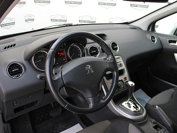 Peugeot 308, 2012г, передний привод, автомат