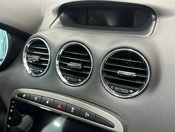 Peugeot 308, 2010г, передний привод, механика