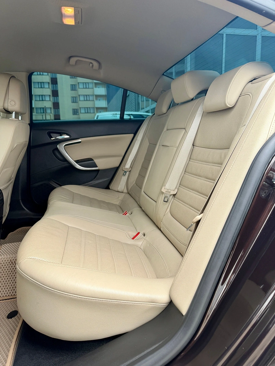 Opel Insignia, 2014г., передний привод, автомат