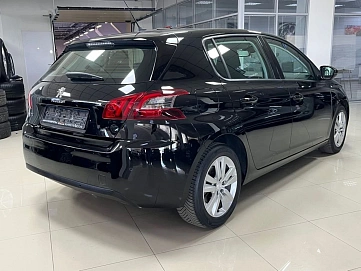 Peugeot 308, 2020г, передний привод, автомат
