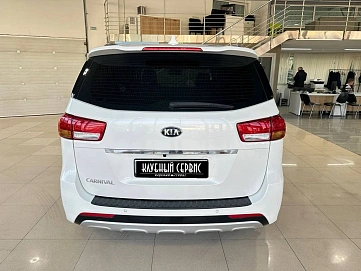 Kia Carnival, 2015г, передний привод, автомат