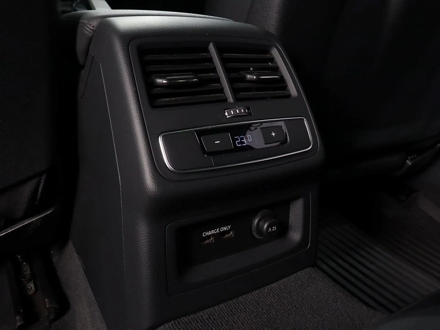 Audi A4, 2021г., передний привод, робот