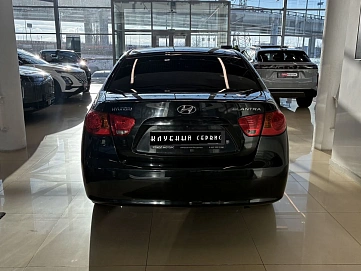 Hyundai Elantra, 2009г, передний привод, механика