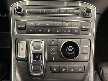 Hyundai Santa Fe, 2020г, передний привод, робот