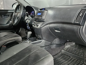Hyundai Elantra, 2010г, передний привод, автомат