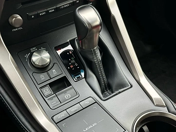 Lexus NX, 2017г, полный привод, вариатор