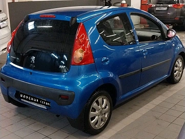 Peugeot 107, 2011г, передний привод, робот