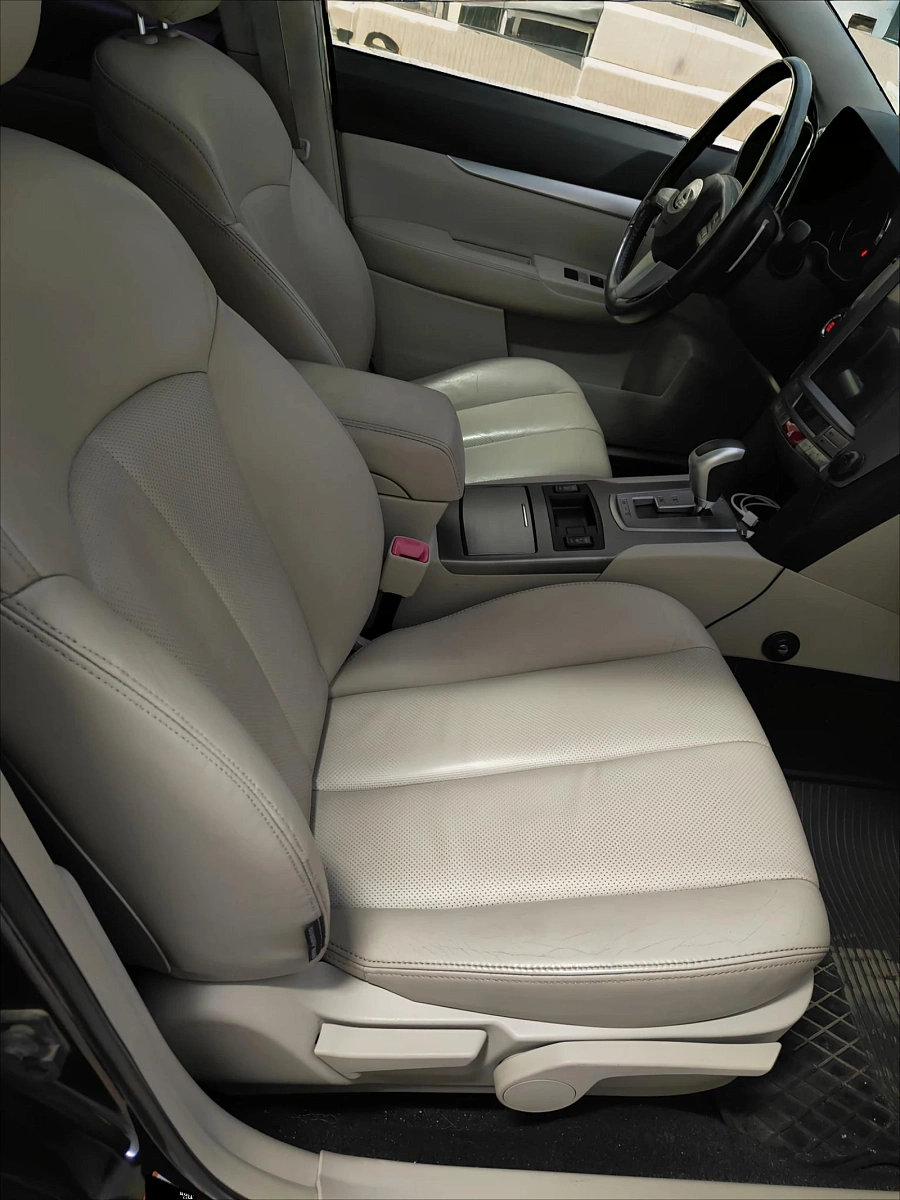 Subaru Outback, 2011г., полный привод, вариатор