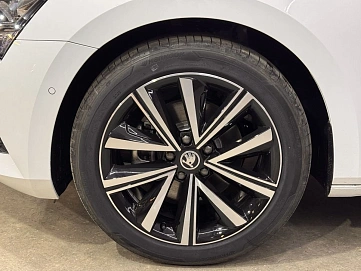 Skoda Superb, 2025г, передний привод, робот