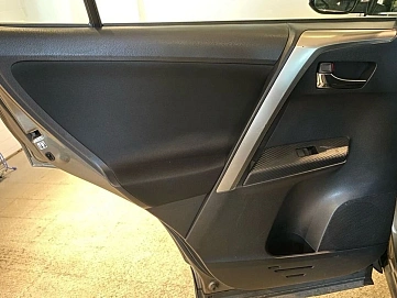 Toyota RAV4, 2015г, передний привод, автомат