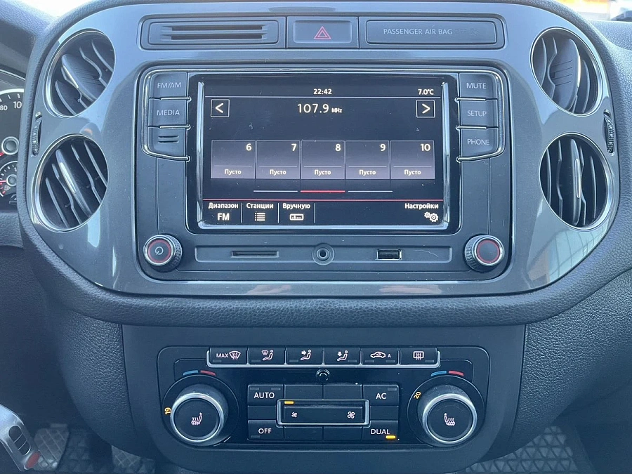 Volkswagen Tiguan, 2011г., передний привод, механика