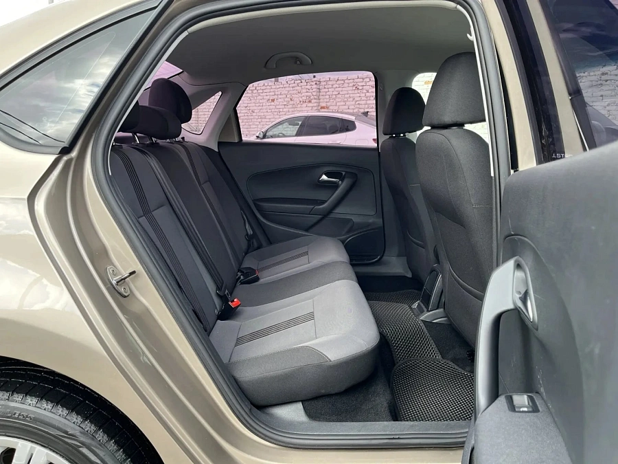 Volkswagen Polo, 2017г., передний привод, автомат