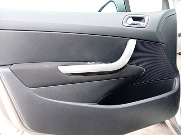 Peugeot 308, 2011г, передний привод, механика