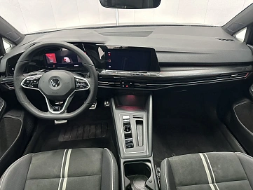 Volkswagen Golf, 2022г, передний привод, робот