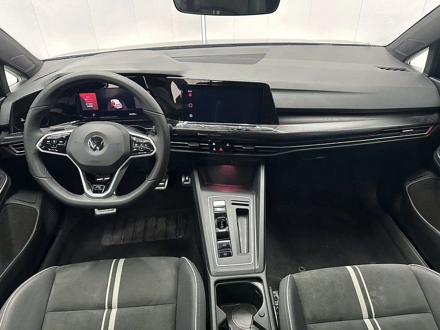 Volkswagen Golf, 2022г., передний привод, робот