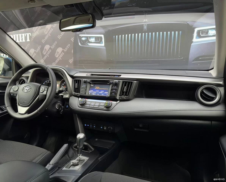 Toyota RAV4, 2016г., полный привод, вариатор