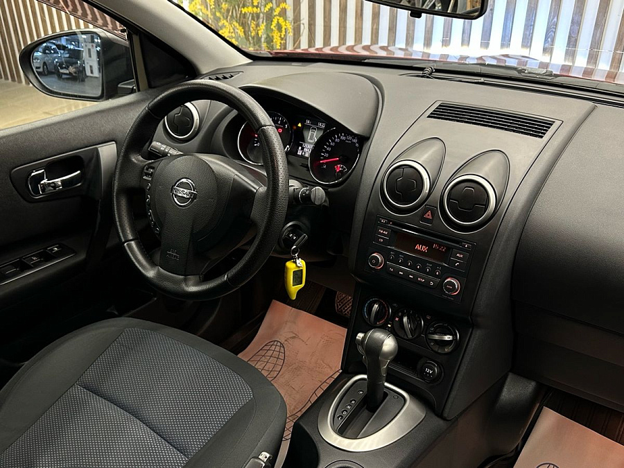 Nissan Qashqai, 2012г., передний привод, вариатор