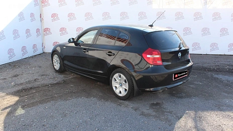 BMW 1 серии, 2008г., передний привод, автомат