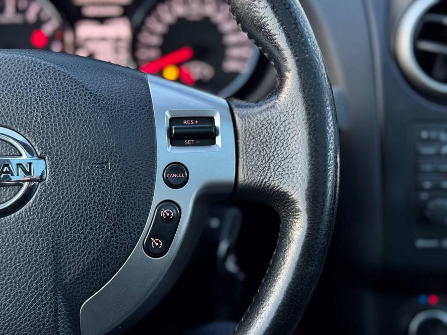 Nissan Qashqai, 2012г., передний привод, вариатор