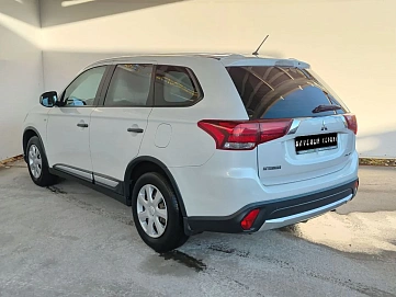 Mitsubishi Outlander, 2015г, передний привод, вариатор