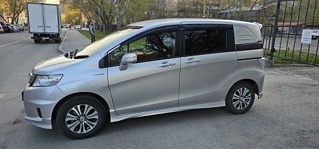 Honda Freed, 2012г, передний привод, вариатор