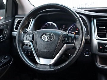 Toyota Highlander, 2015г, полный привод, автомат