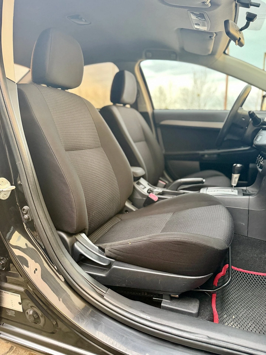 Mitsubishi Lancer, 2010г., передний привод, автомат