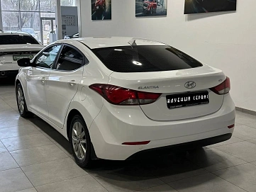 Hyundai Elantra, 2015г, передний привод, автомат