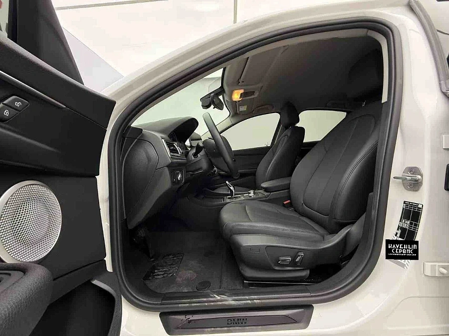 BMW 1 серии, 2022г., передний привод, робот