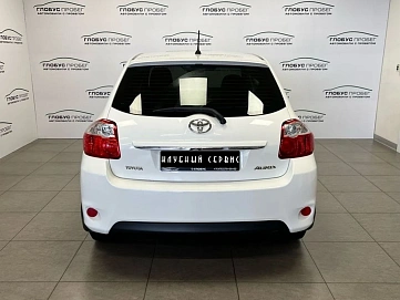 Toyota Auris, 2011г, передний привод, автомат