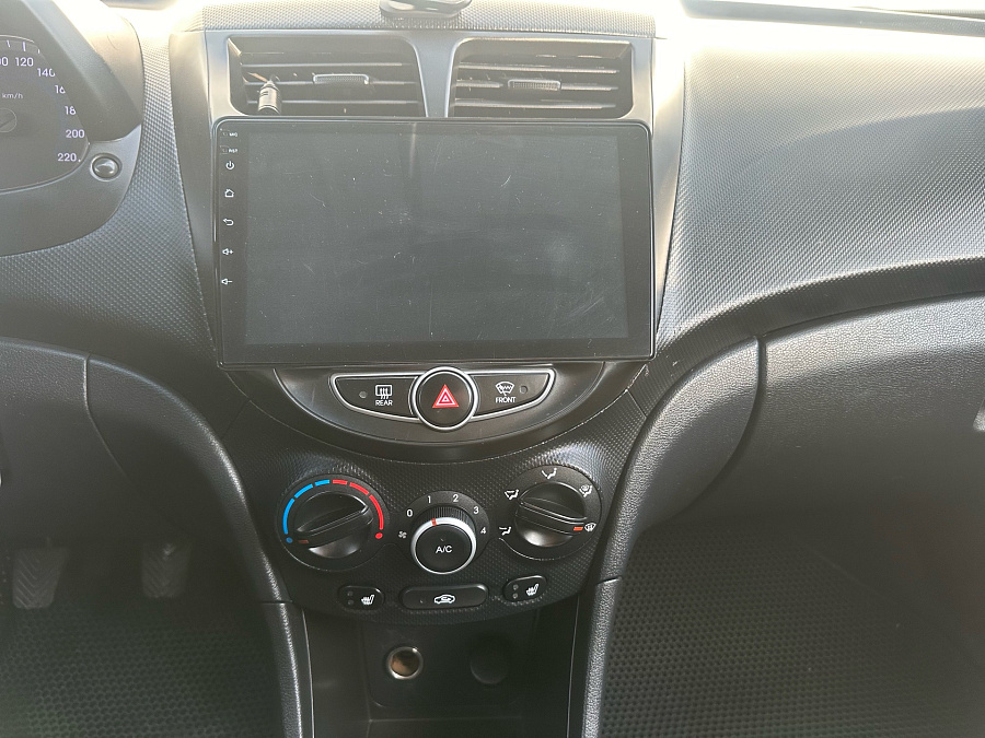 Hyundai Solaris, 2013г., передний привод, механика