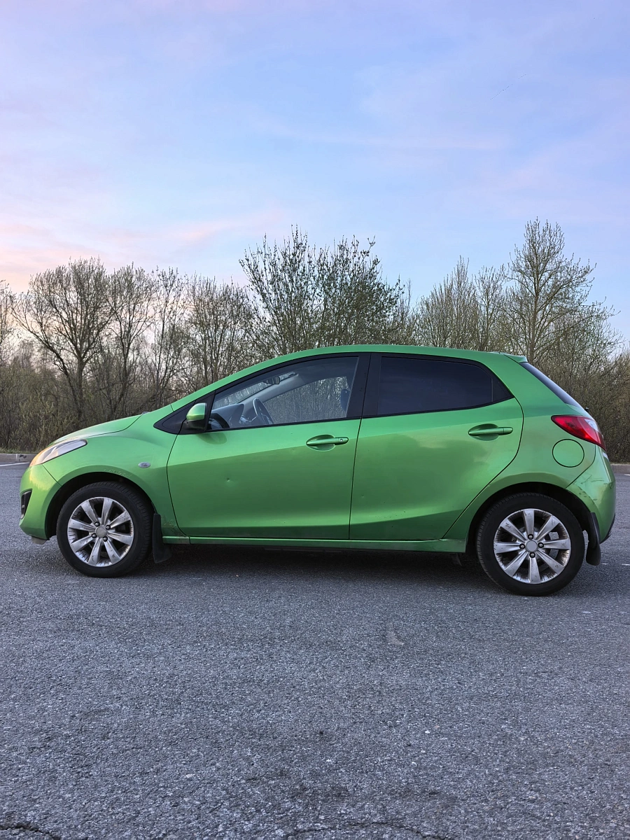 Mazda 2, 2011г., передний привод, автомат