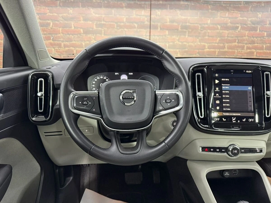 Volvo XC40, 2020г., передний привод, робот