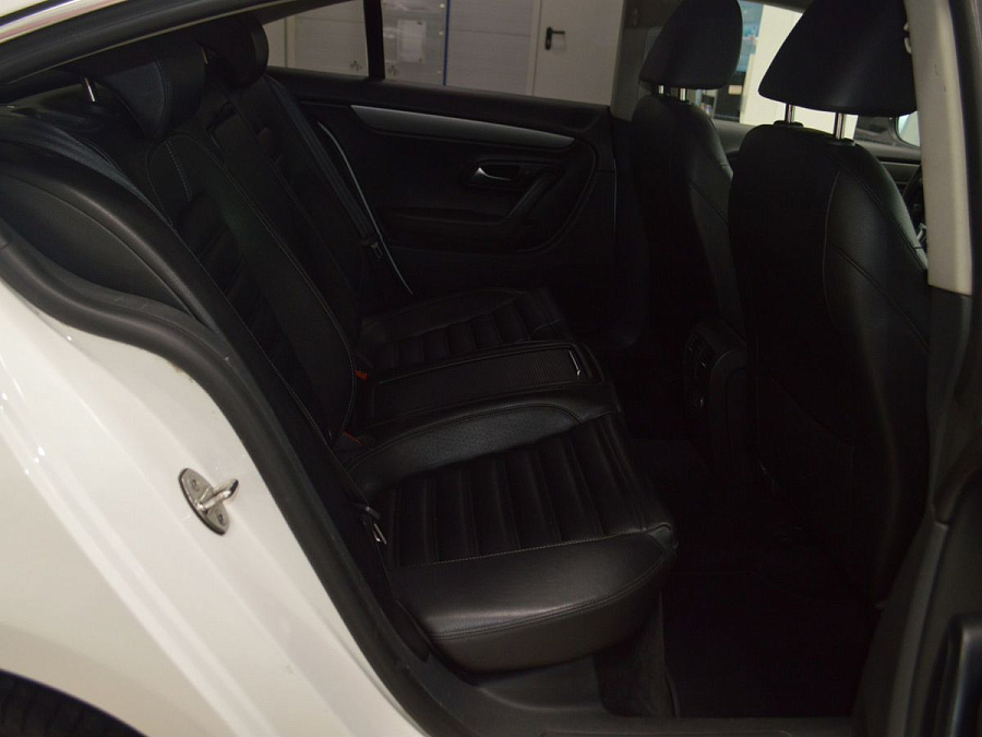 Volkswagen Passat CC, 2010г., передний привод, робот