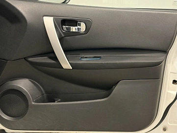 Nissan , 2011г., передний привод, механика