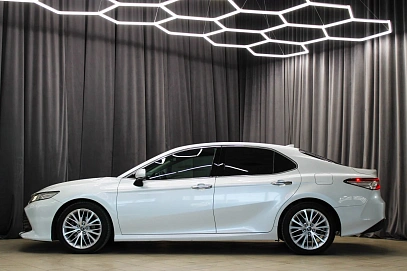 Toyota Camry, 2019г, передний привод, автомат