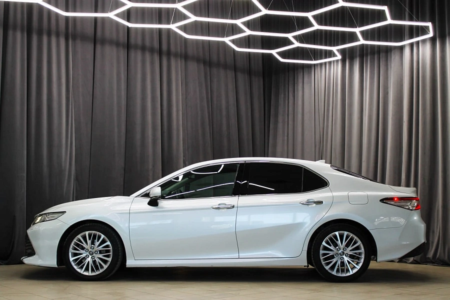Toyota Camry, 2019г., передний привод, автомат